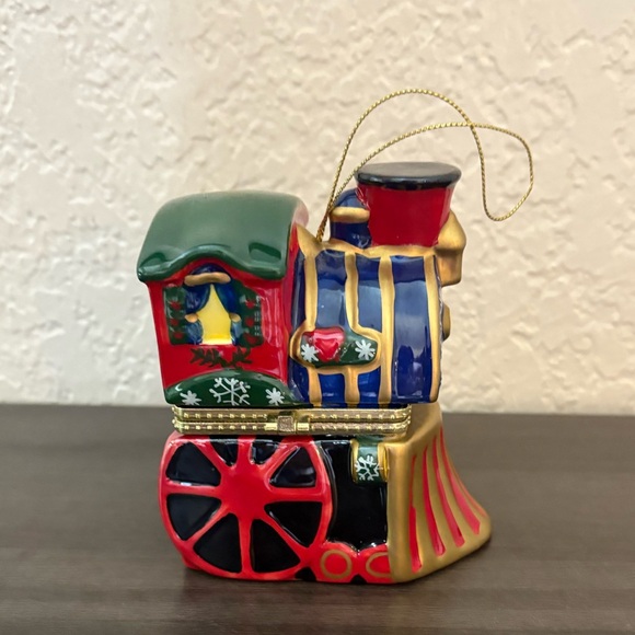 Mr. Christmas Animated Train Music Box Plays Joy to the World - Picture 4 of 8
